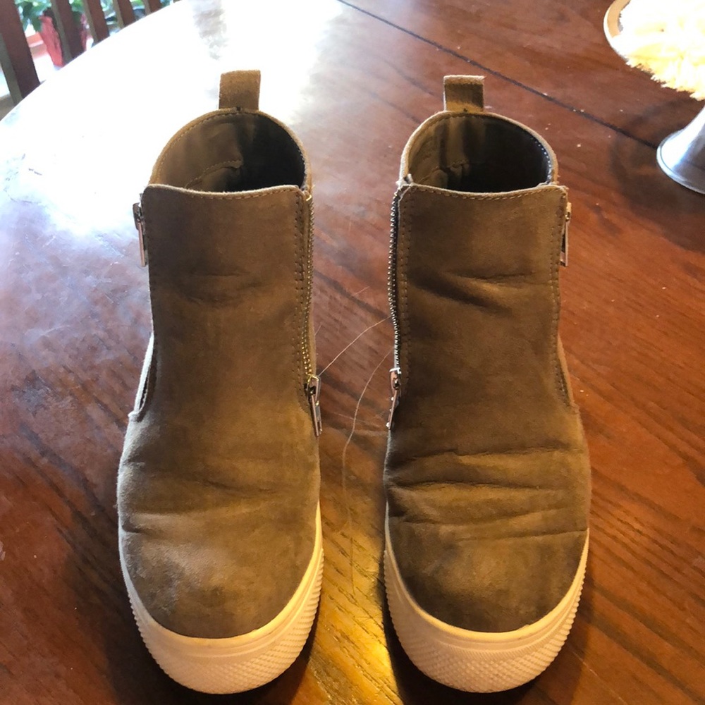 Women’s Time and Tru Memory Foam Platform Shoe-size 7 W